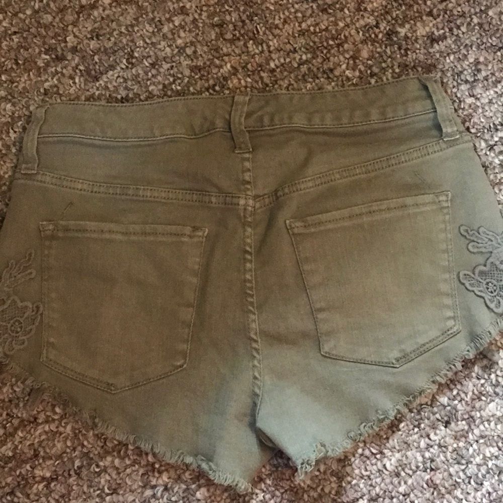 Shorts - Picture 3 of 3